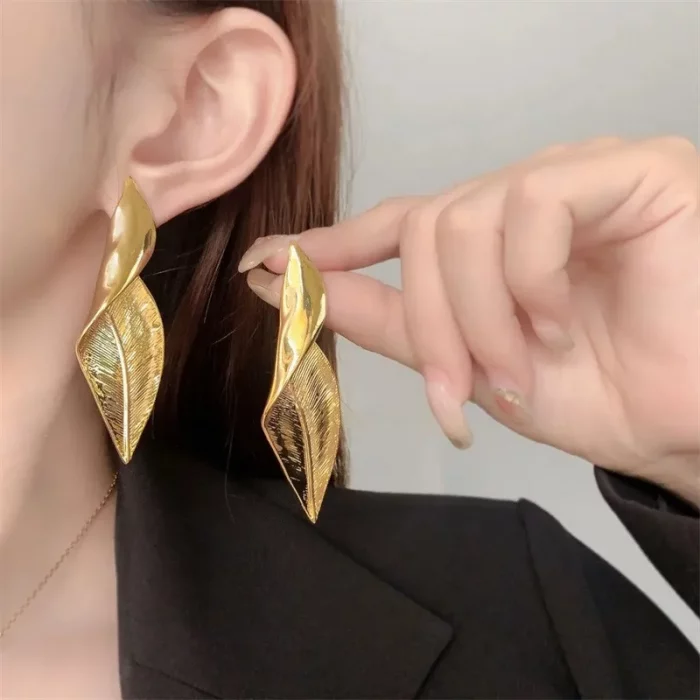 Fashion metal cold style exaggerated leaf earrings niche design unique earrings for women - Image 2