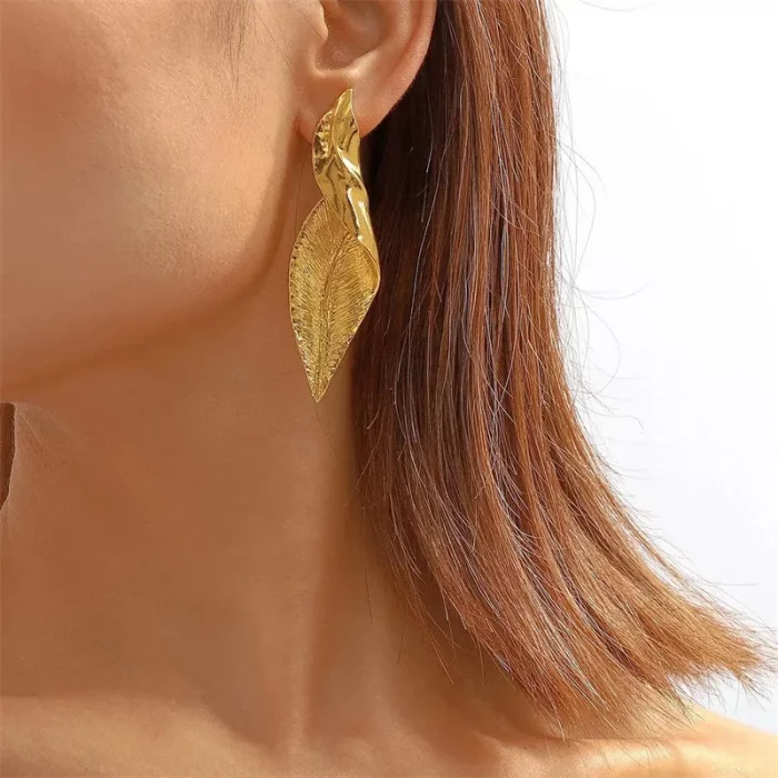 Fashion metal cold style exaggerated leaf earrings niche design unique earrings for women - Image 3